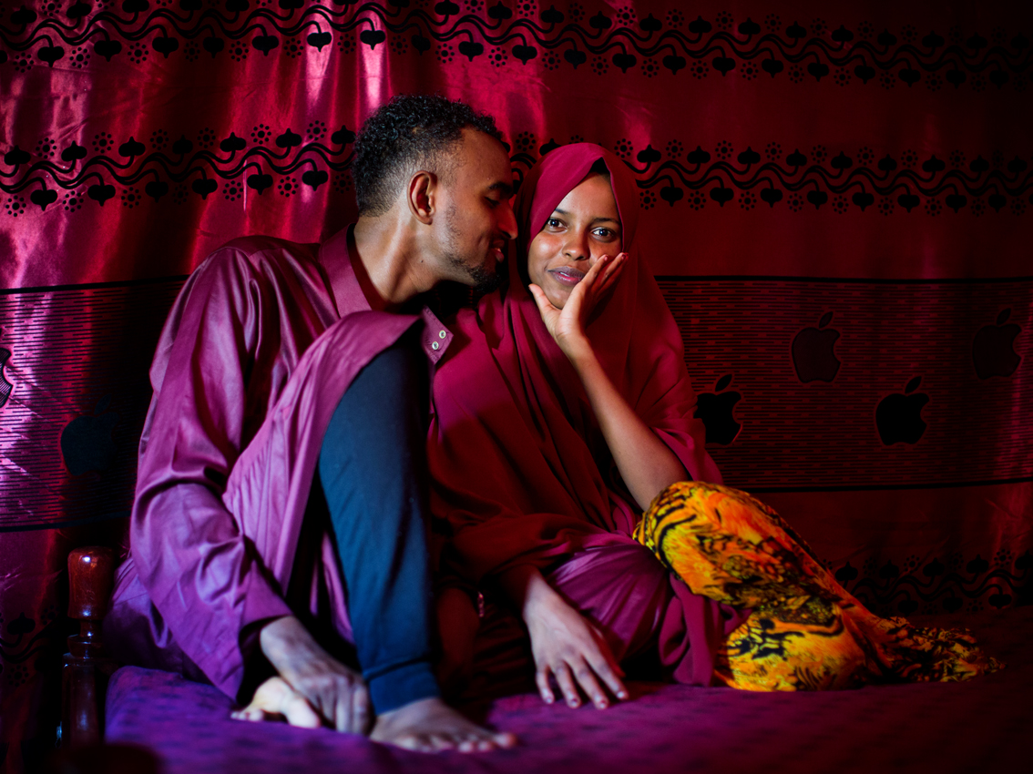 Ayan, 19, and Abdullah, 20, from Mogadishu are not married but living together in a small room. They are expecting a baby and trying to make things work despite financial challenges and while neither of them has any relative in Uganda. They share one small rented room in an appartment house in the Kisenyi neighbourhood of Kampala that is entirely rented out to Somali migrants.